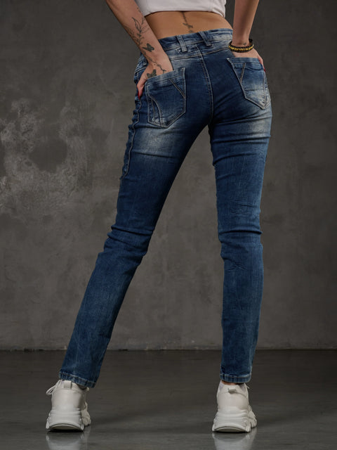 WD502 women's slim-fit jeans with decorative stitching in a straight fit