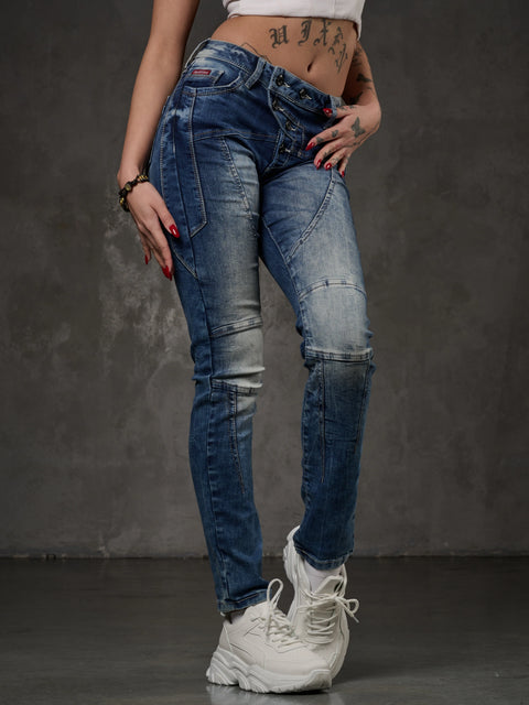 WD502 women's slim-fit jeans with decorative stitching in a straight fit
