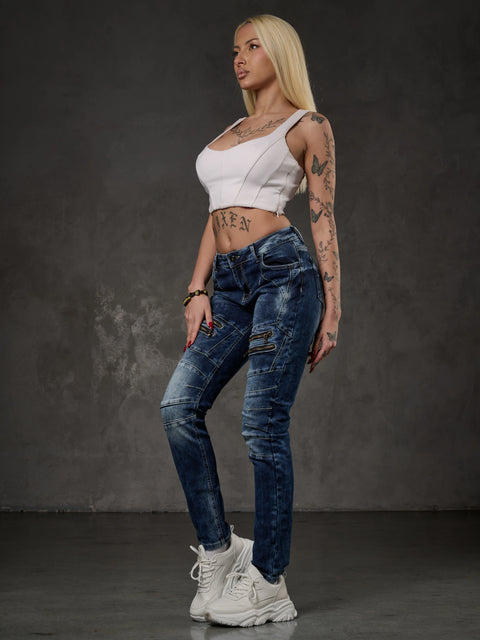 WD501 Women Jeans Slim-Fit with decorative stitching Zipper and brand logo
