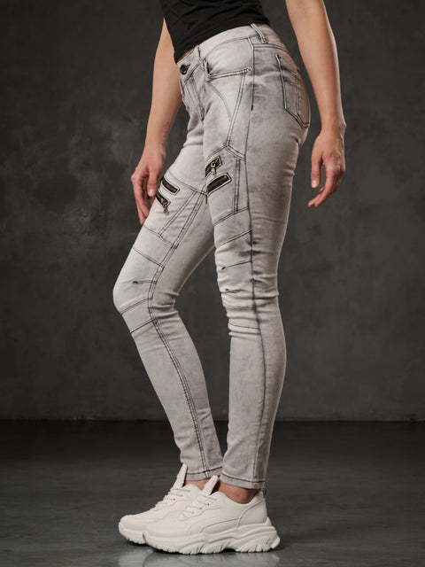 WD501 Women Jeans Slim-Fit with decorative stitching Zipper and brand logo