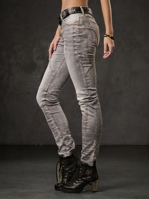 WD502 women's slim-fit jeans with decorative stitching in a straight fit