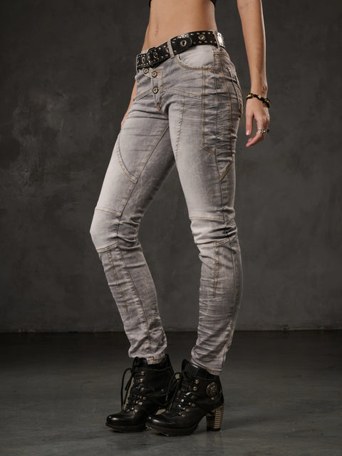 WD502 women's slim-fit jeans with decorative stitching in a straight fit